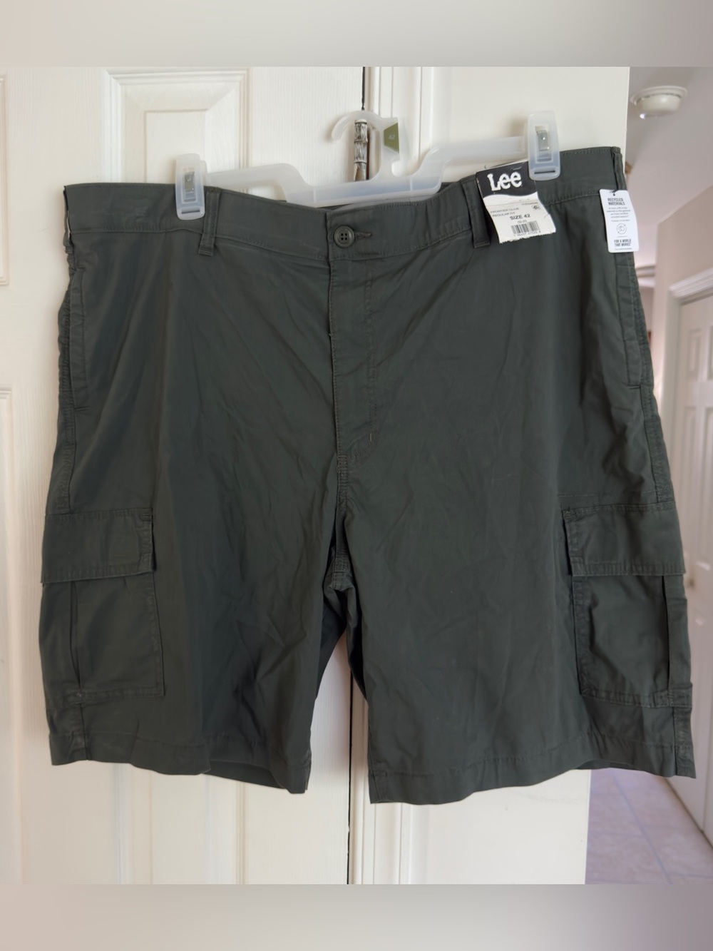 Lee Mens Hybrid Motion Flex Cargo Shorts 42 Frontier Olive Green 10" Inseam